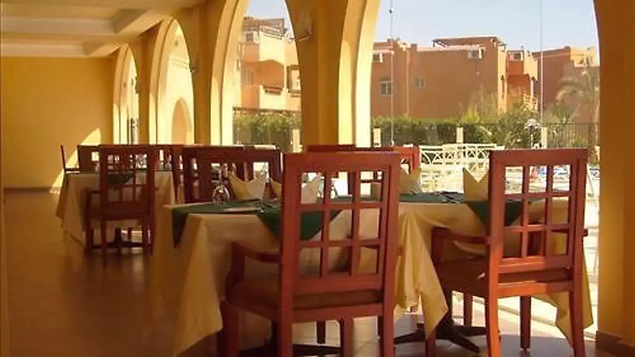 الفندق هورايزون الوادى - العين السخنة